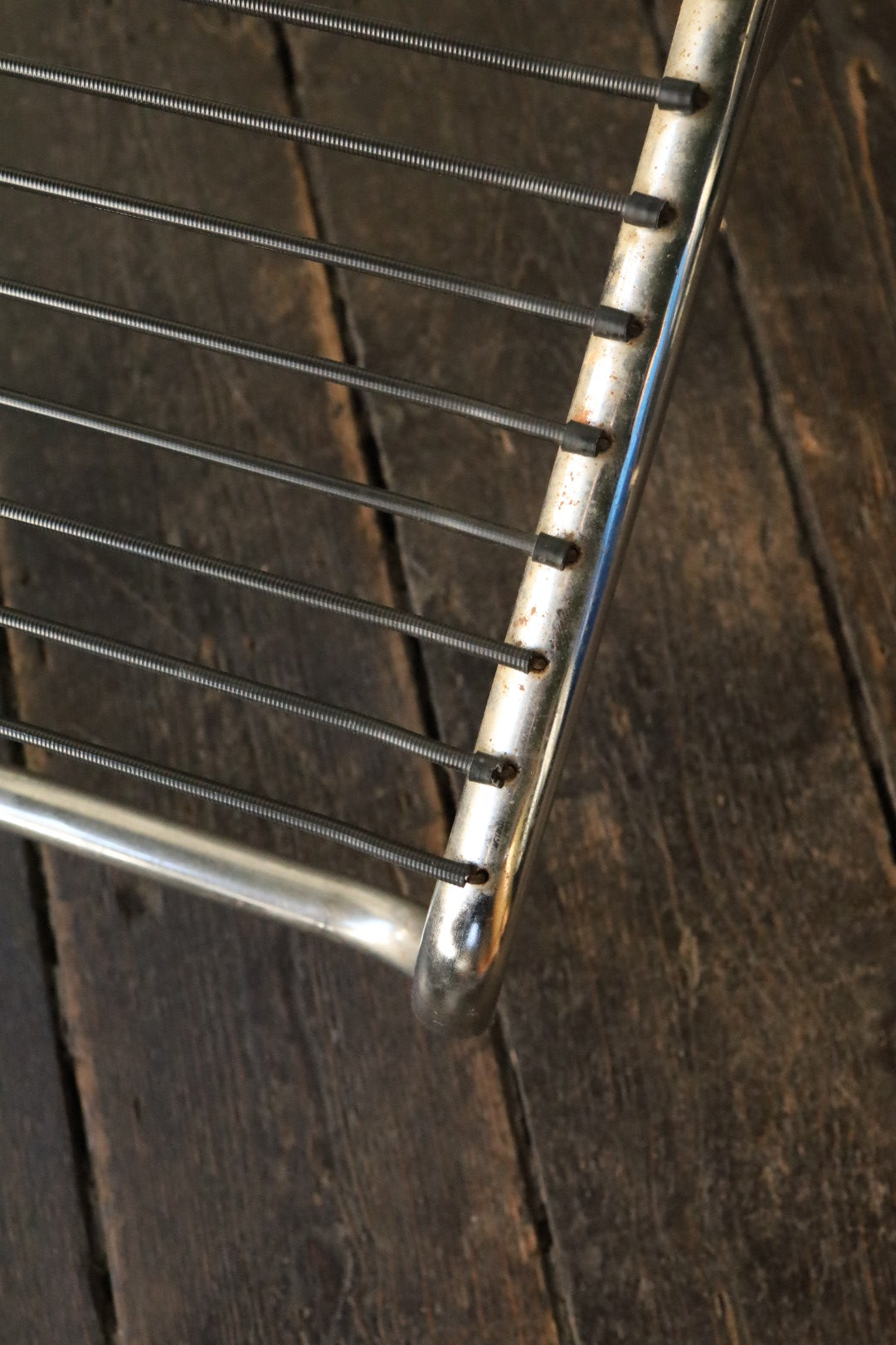 View of the chair's frame without upholstery, revealing the full spring-wire support grid and its modern, sculptural form.