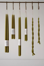 Load image into Gallery viewer, Skär Organics Green Tea Beeswax Hand Dipped Dinner Candles