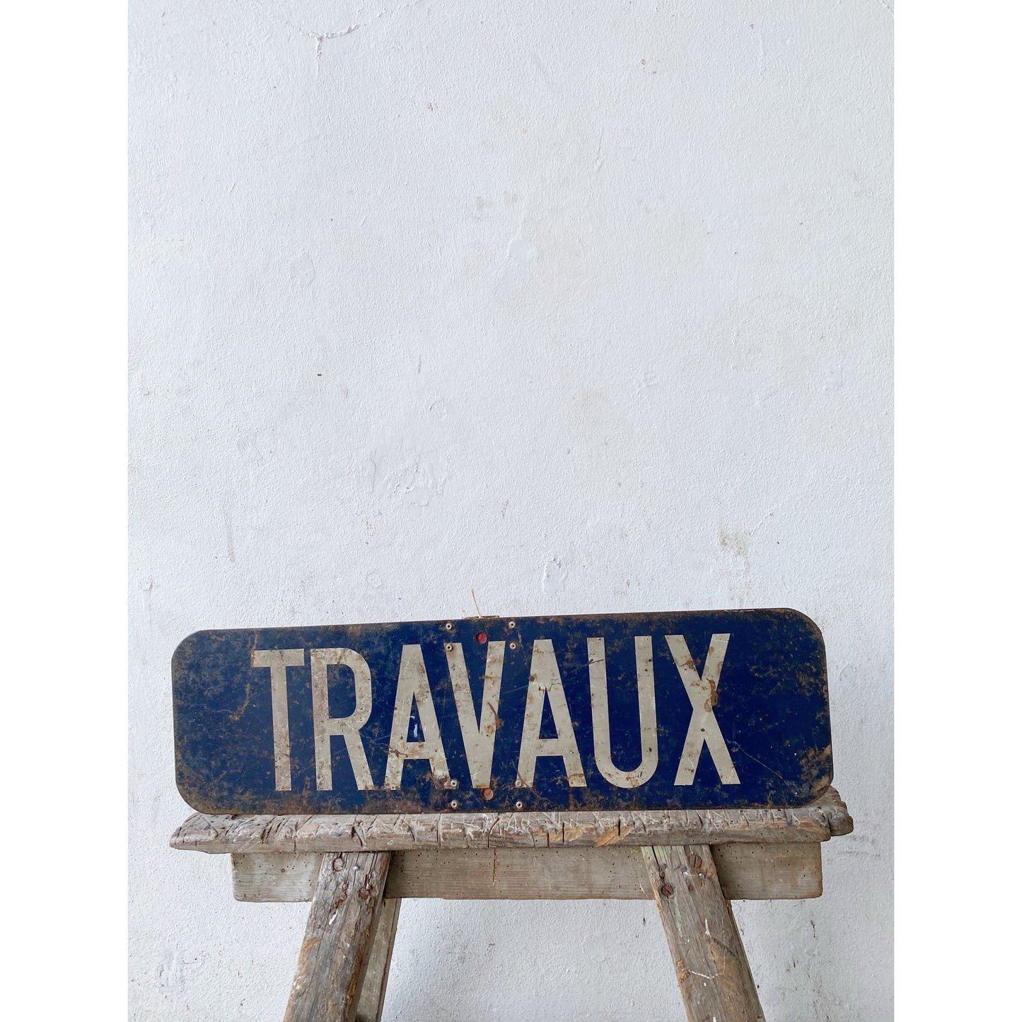 Travaux Enamel Sign