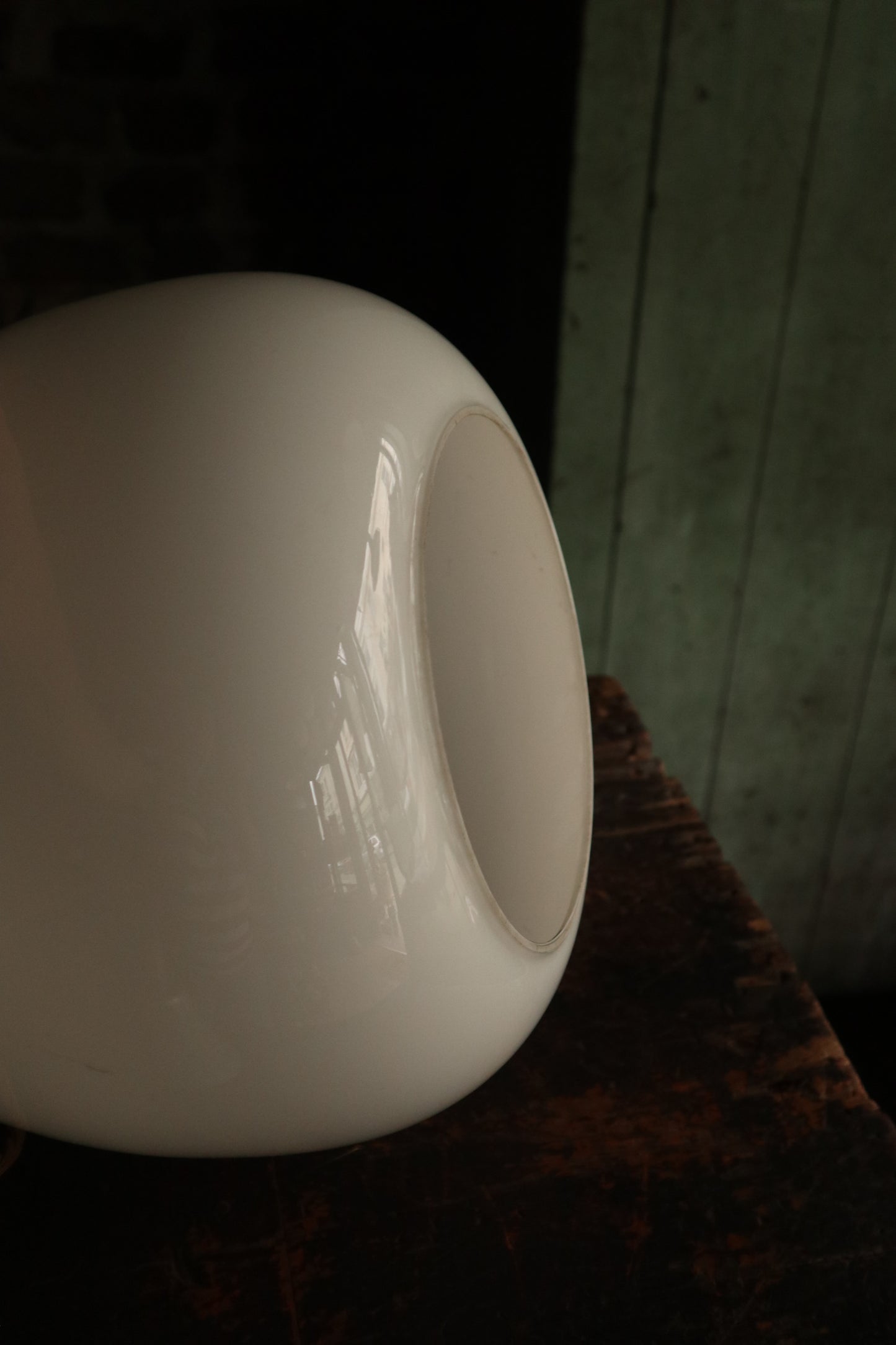 Tulip Opaline Pendant