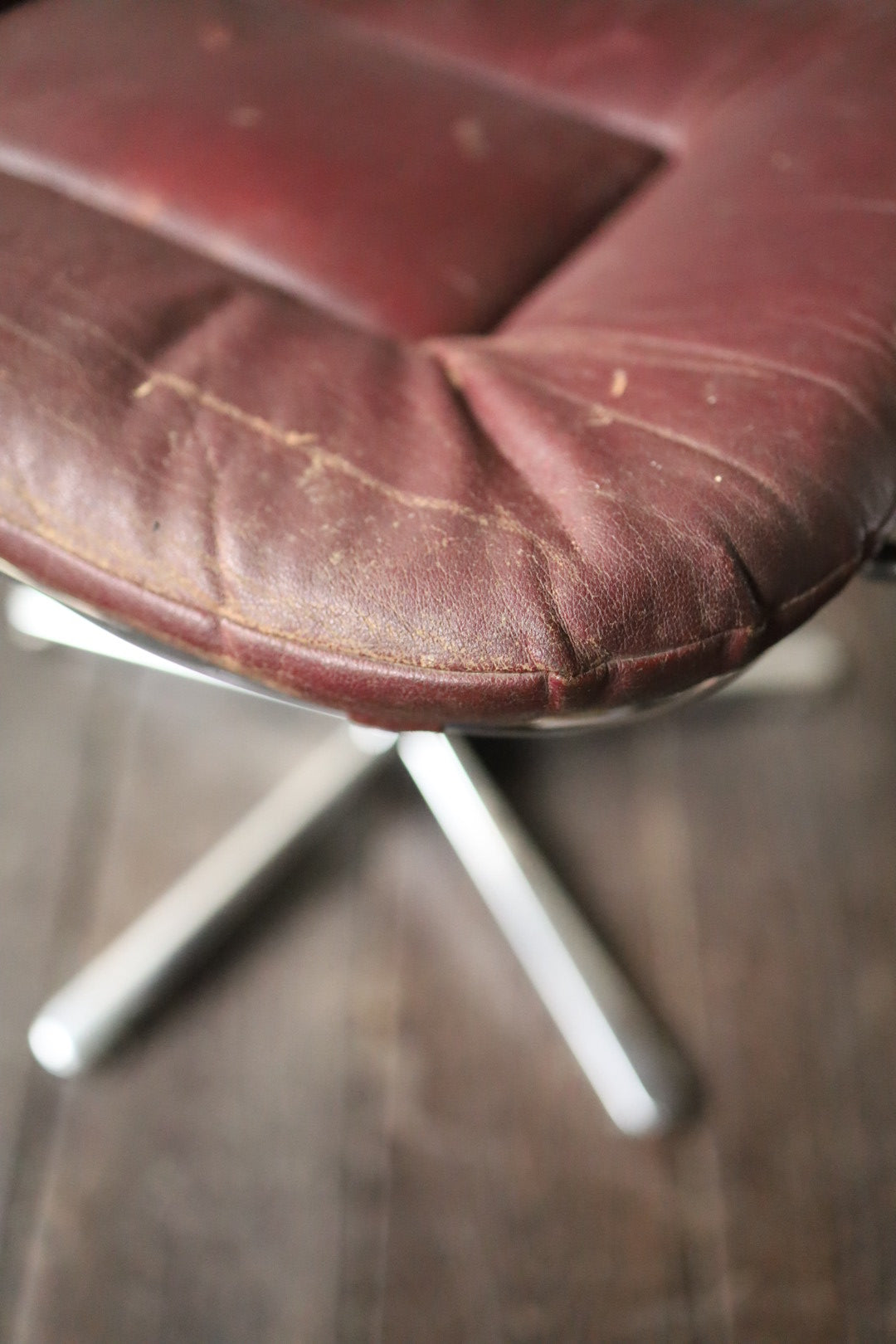 Red Leather Chrome Swivel Chair