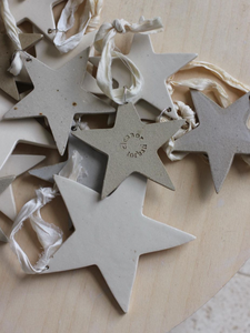 Stoneware Ceramic Christmas Tree Star Ornament Decorations: Speckled / Large