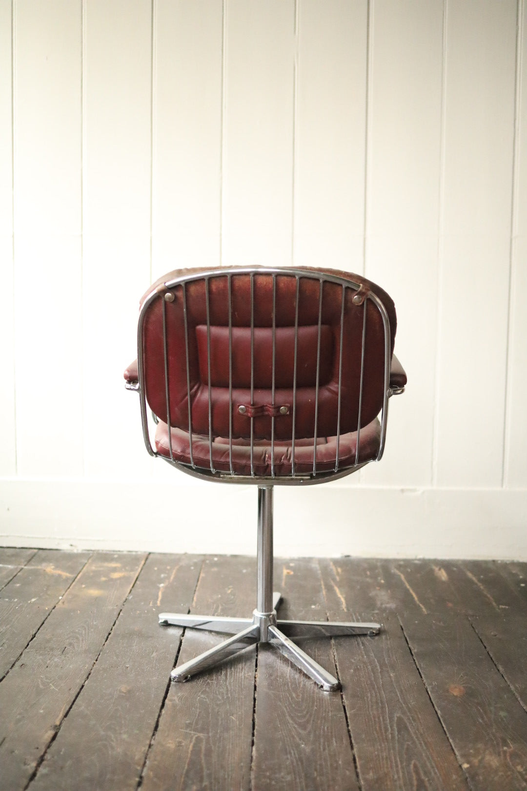 Red Leather Chrome Swivel Chair