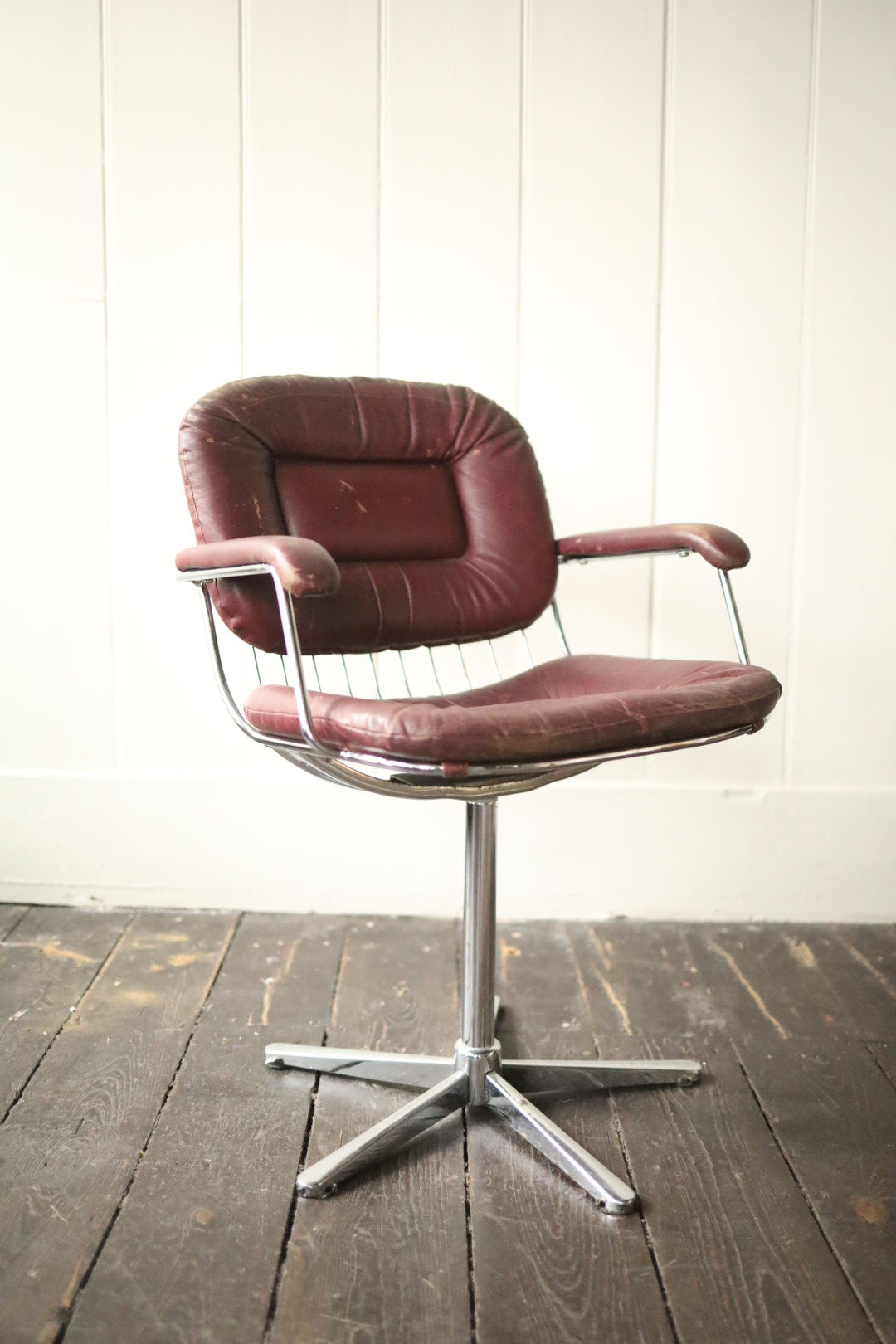 Red Leather Chrome Swivel Chair