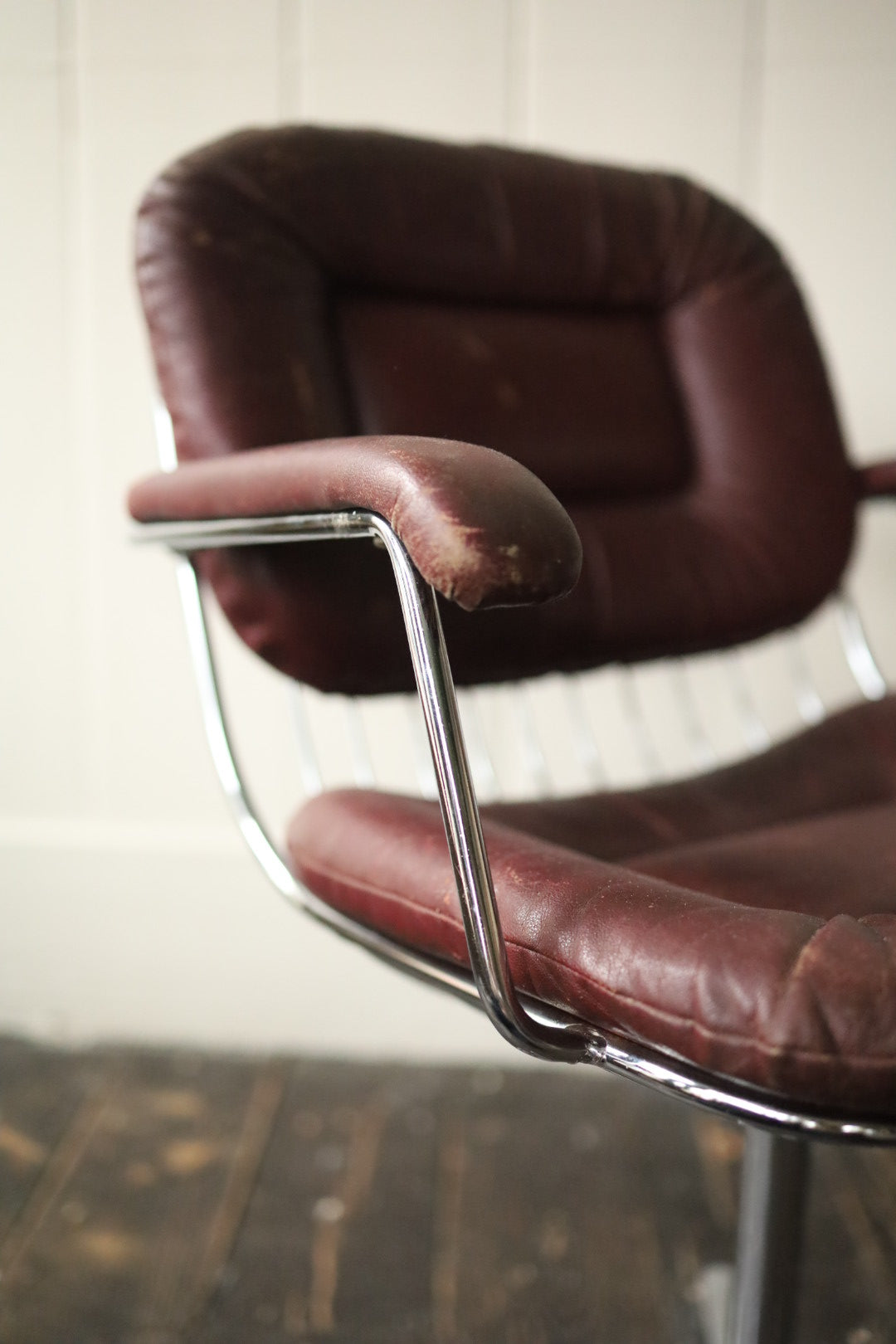 Red Leather Chrome Swivel Chair