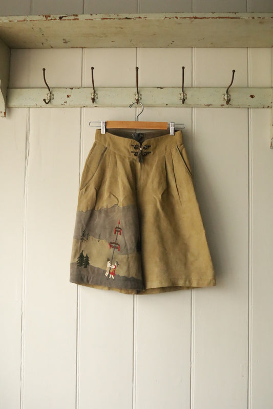 Linen Shorts with suede appliqué design