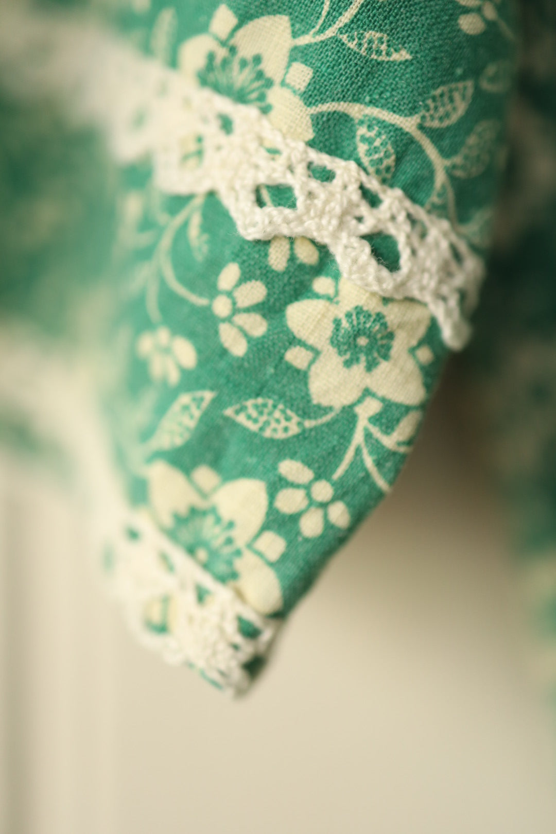 Detailed shot of sleeve lace edging