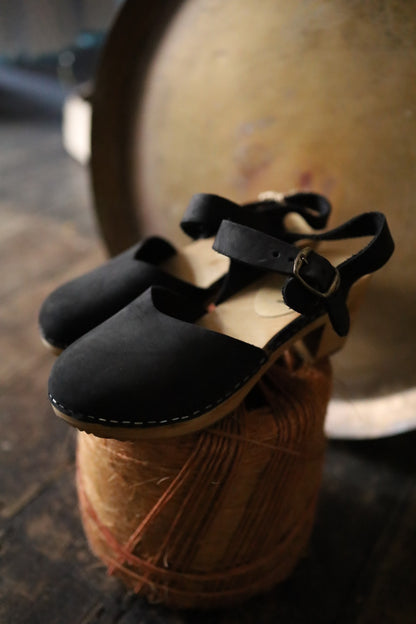 Black Moheda Clogs