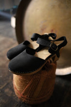 Load image into Gallery viewer, Black Moheda Clogs