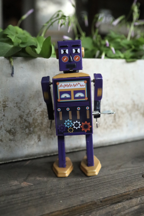 Power Bot - Retro Robot Tin Toy Mr&Ms Tin