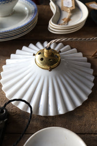 Frilly White Coulis Opaline Pendant Light